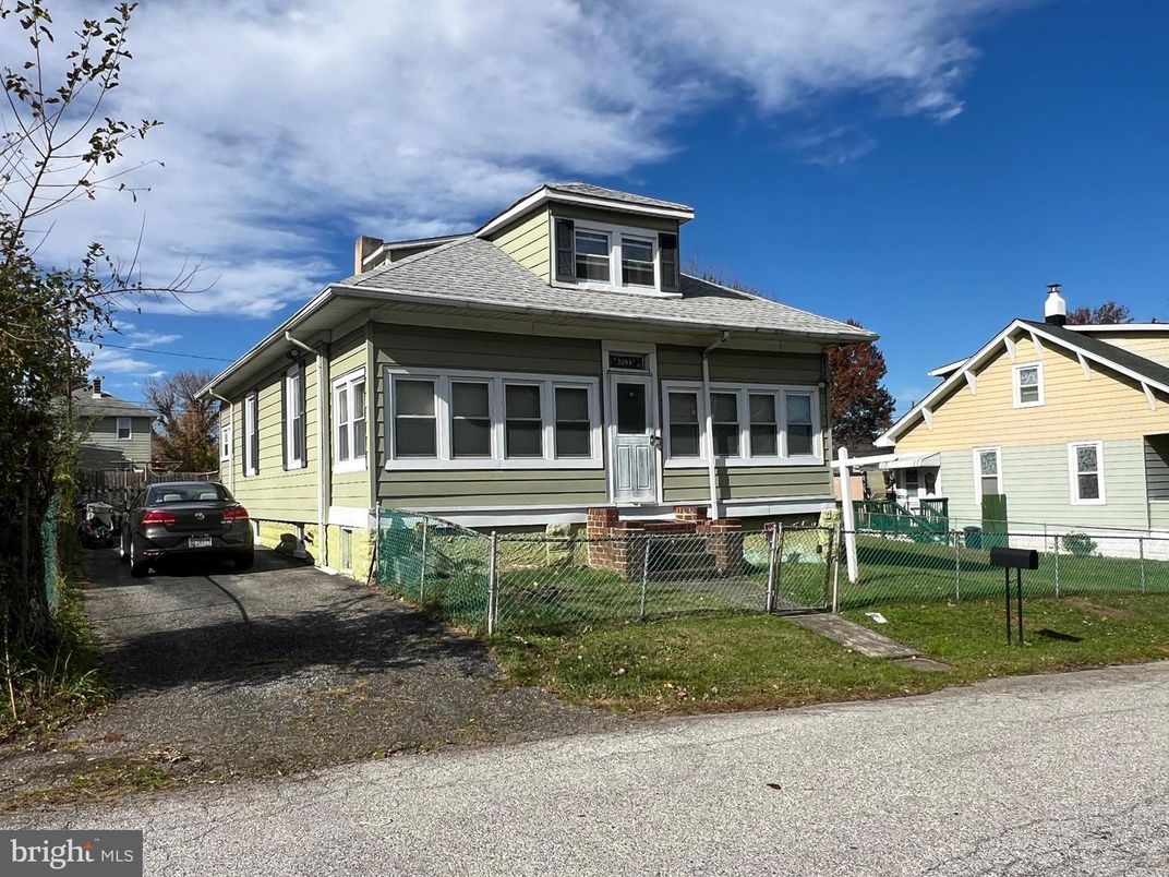 Exterior, Facade, American Foursquare