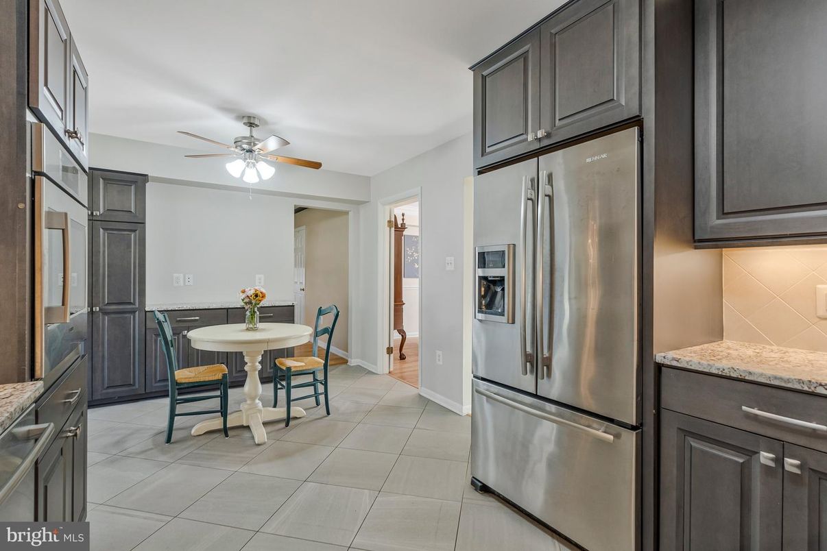 Dining room, Interior, Kitchen, Stainless Steel Appliances