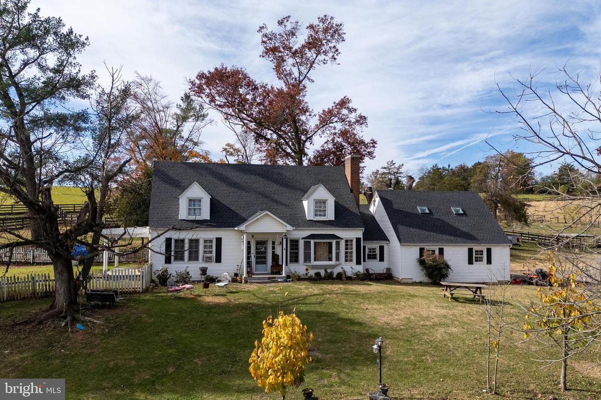 Backyard, Exterior, Facade, Cape Cod
