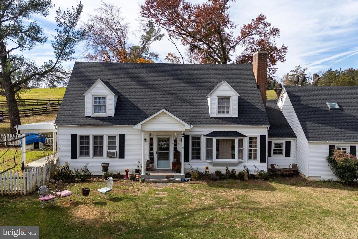 Exterior, Facade, Cape Cod