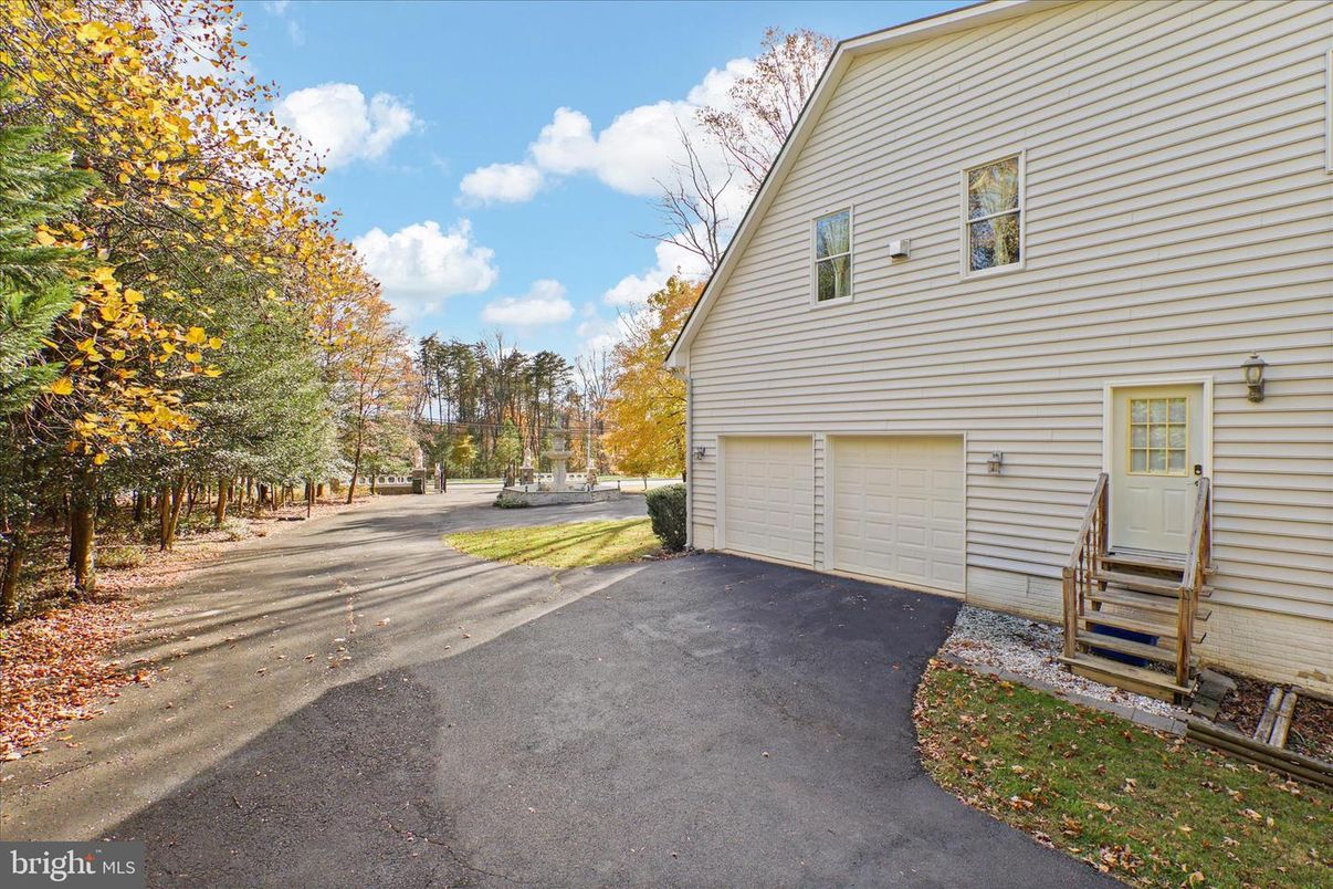 Detached Garage, Exterior