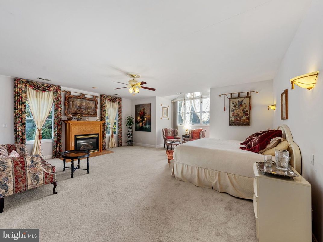 Bedroom, Dining room, Fireplace, Interior