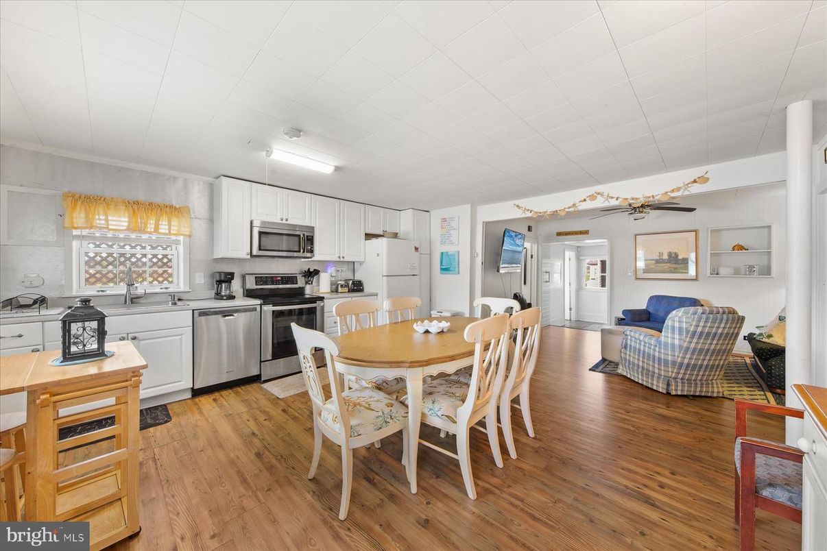 Dining room, Interior, Kitchen, Living room, Stainless Steel Appliances, Wood Texture Flooring
