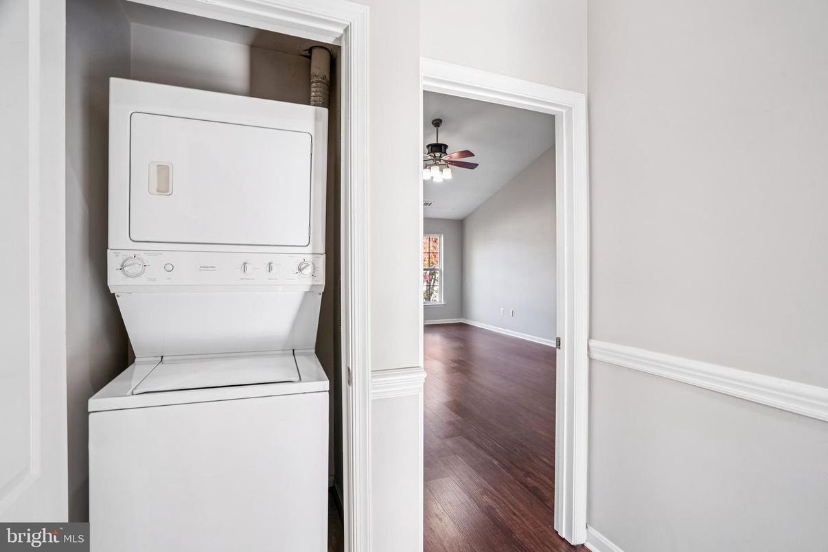 Interior, Utility Closets, Washer, Wood Texture Flooring