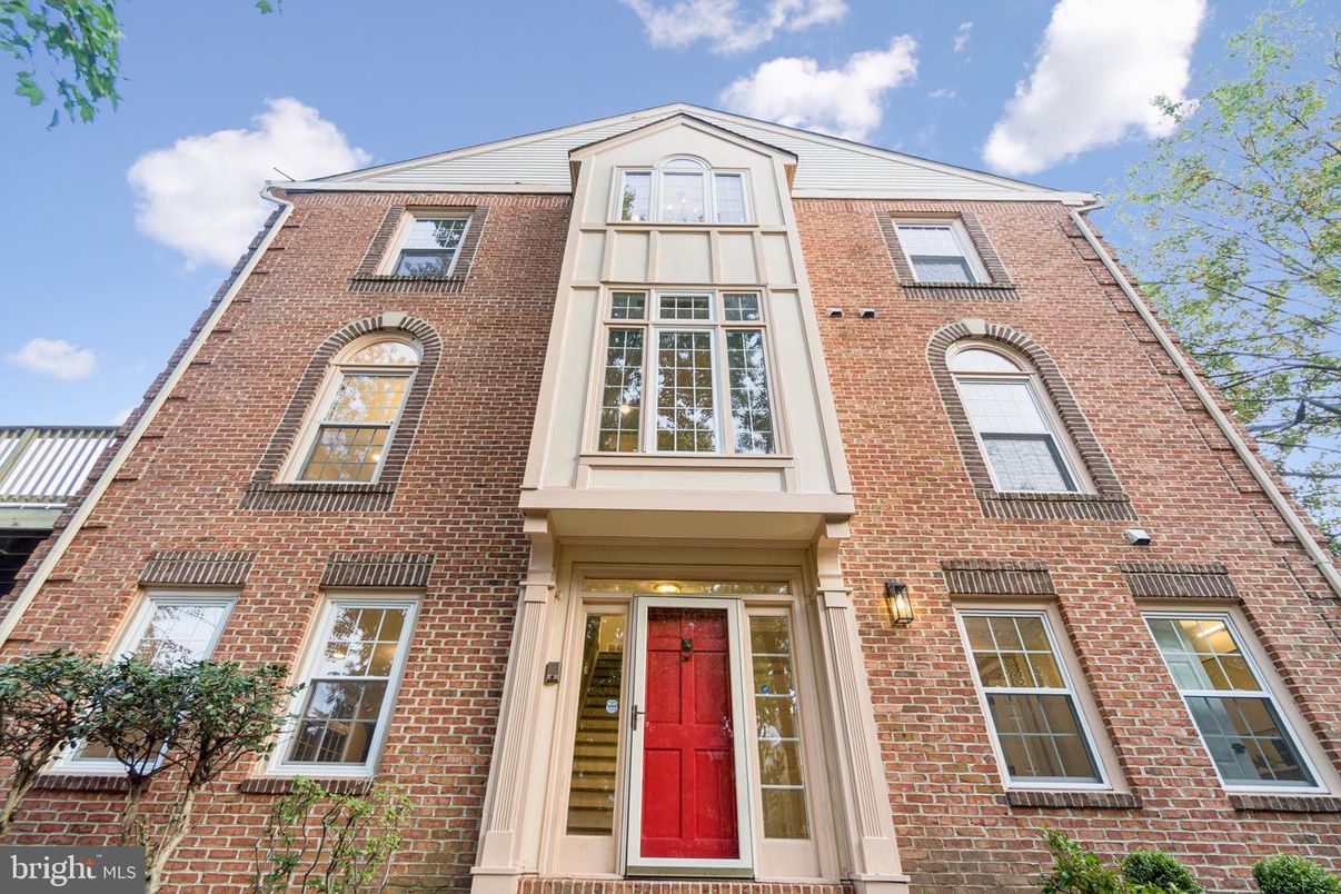 Exterior, Facade, Brick Facade, Rowhouse