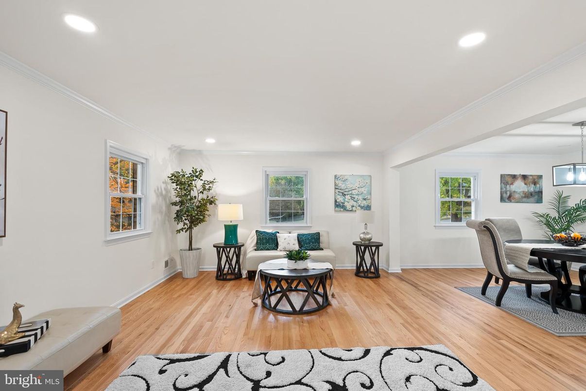 Dining room, Interior, Living room, Recessed Lighting, Wood Texture Flooring
