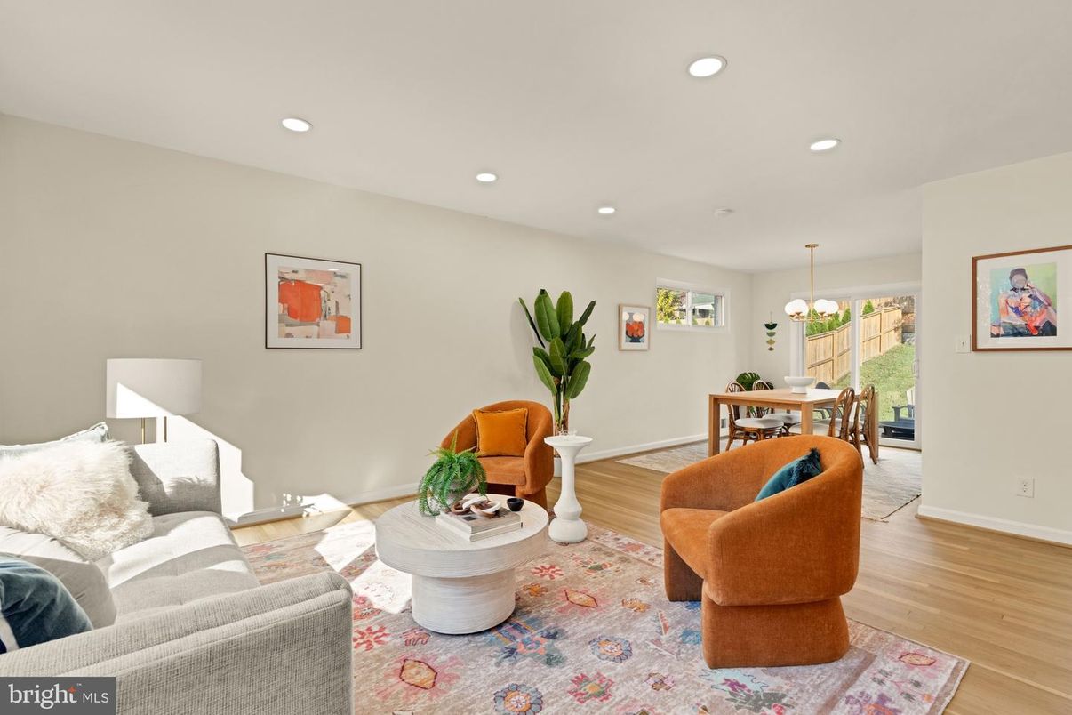 Chandelier, Dining room, Interior, Living room, Recessed Lighting, Wood Texture Flooring