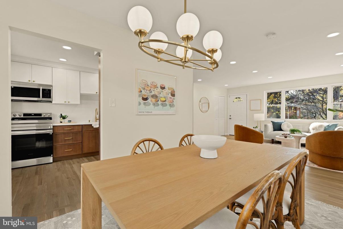 Chandelier, Dining room, Interior, Kitchen, Pendant Lights, Recessed Lighting, Stainless Steel Appliances, Wood Texture Flooring