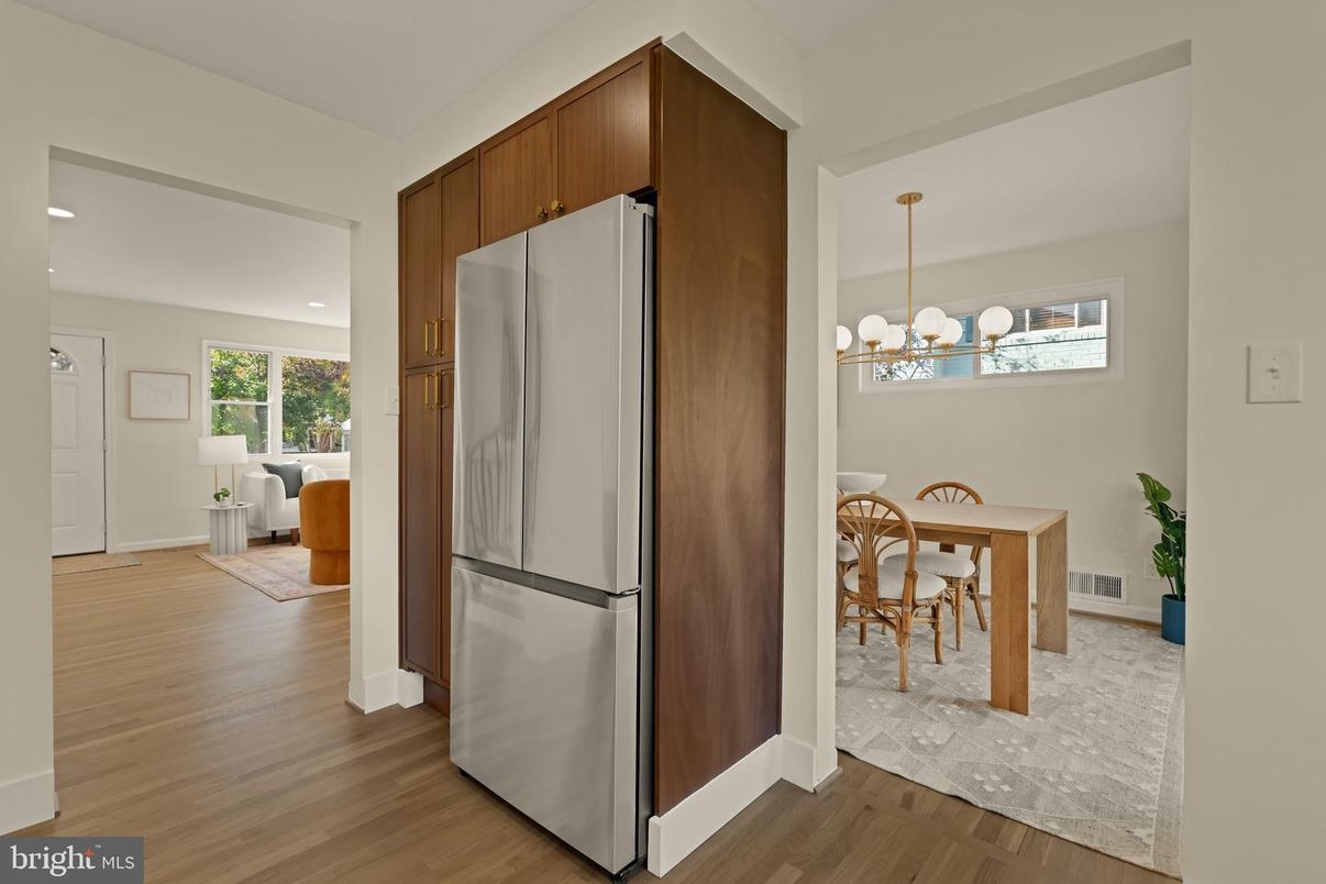 Chandelier, Dining room, Interior, Kitchen, Pendant Lights, Recessed Lighting, Wood Texture Flooring
