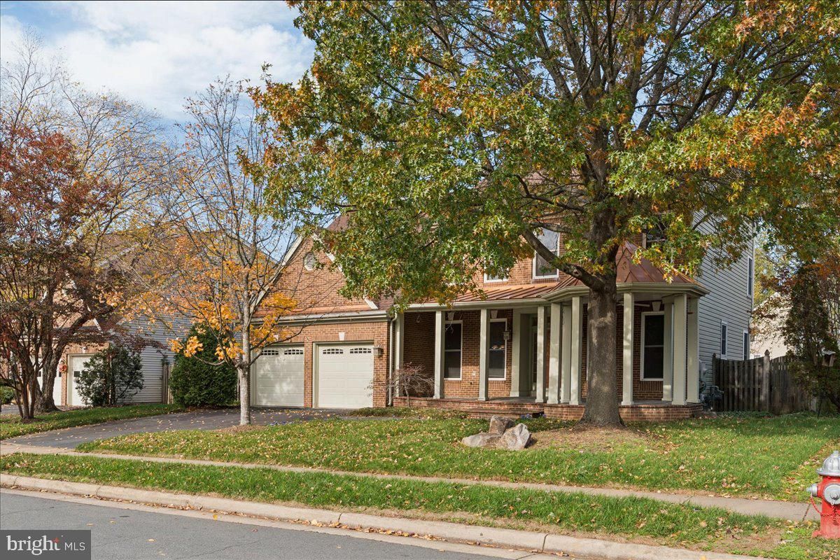 Attached, Exterior, Facade, Brick Facade, Cape Cod
