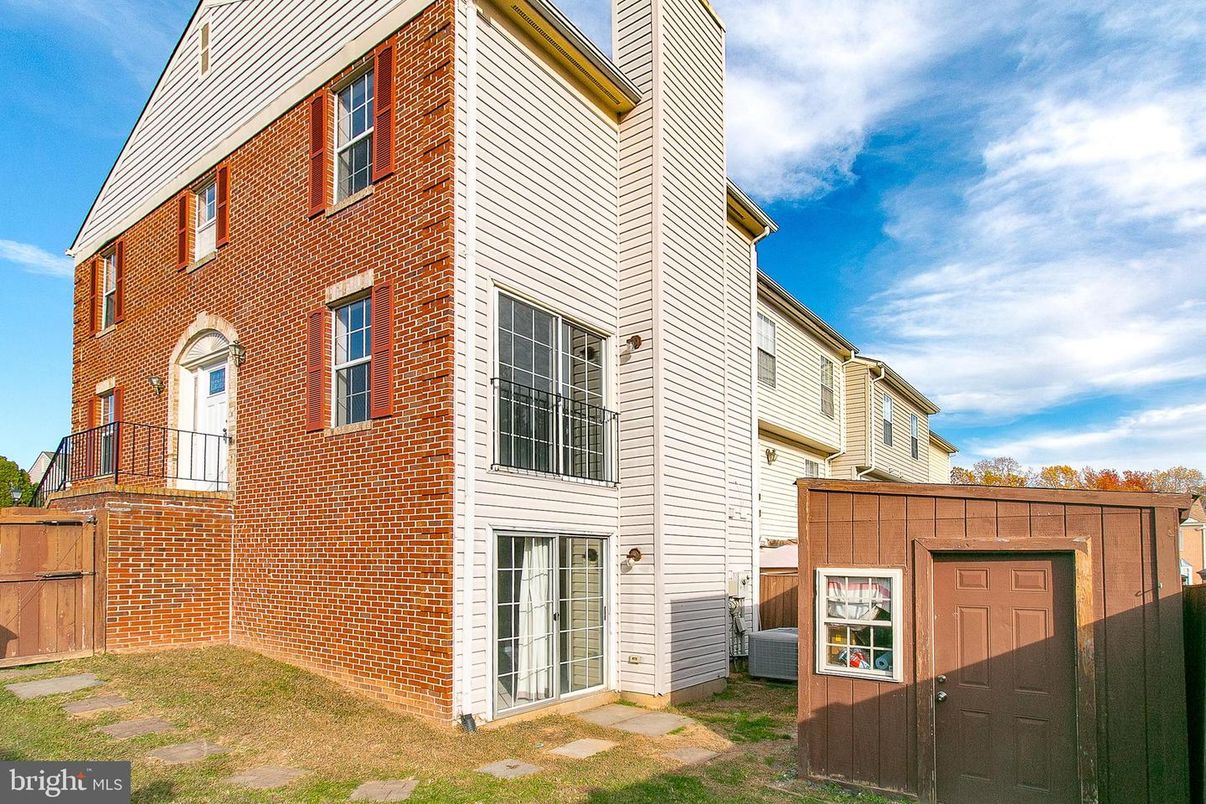 Exterior, Facade, Brick Facade, Rowhouse