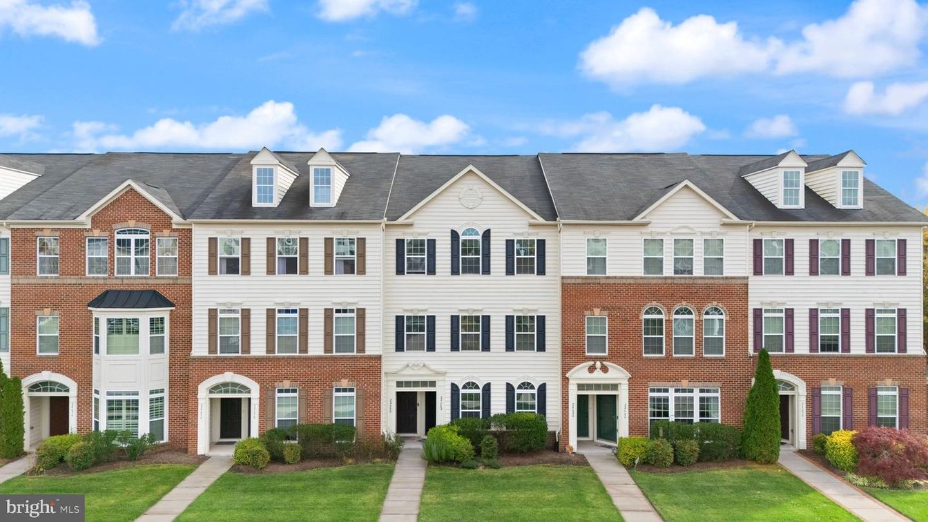 Exterior, Facade, Brick Facade, Georgian