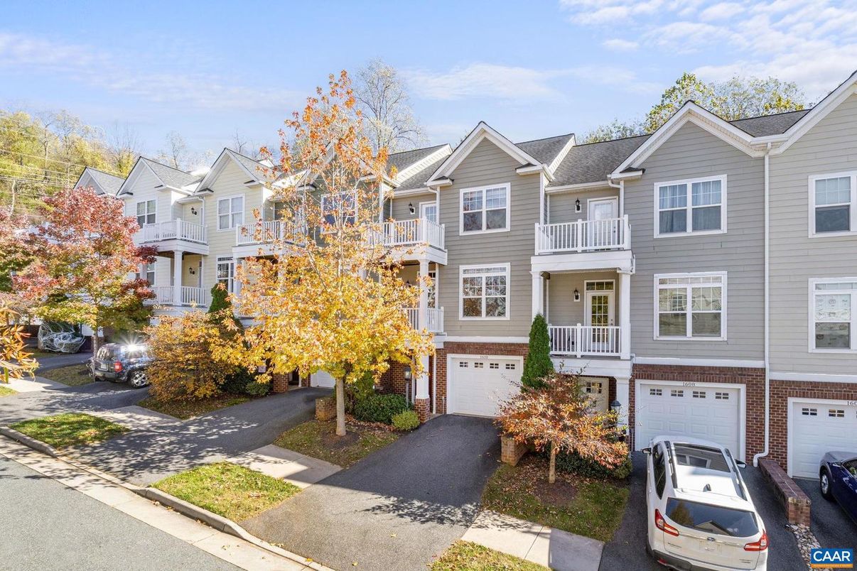 Attached, Exterior, Facade, Rowhouse