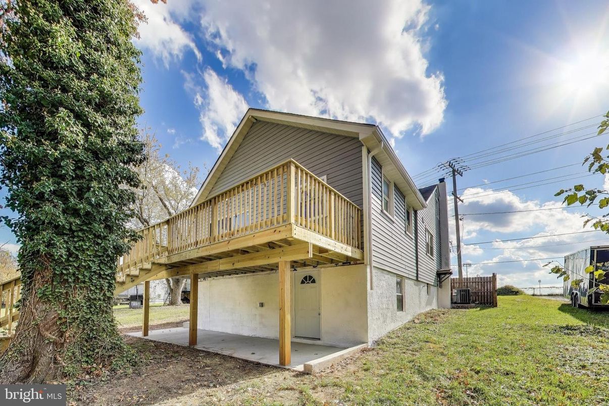 Backyard, Detached Garage, Exterior