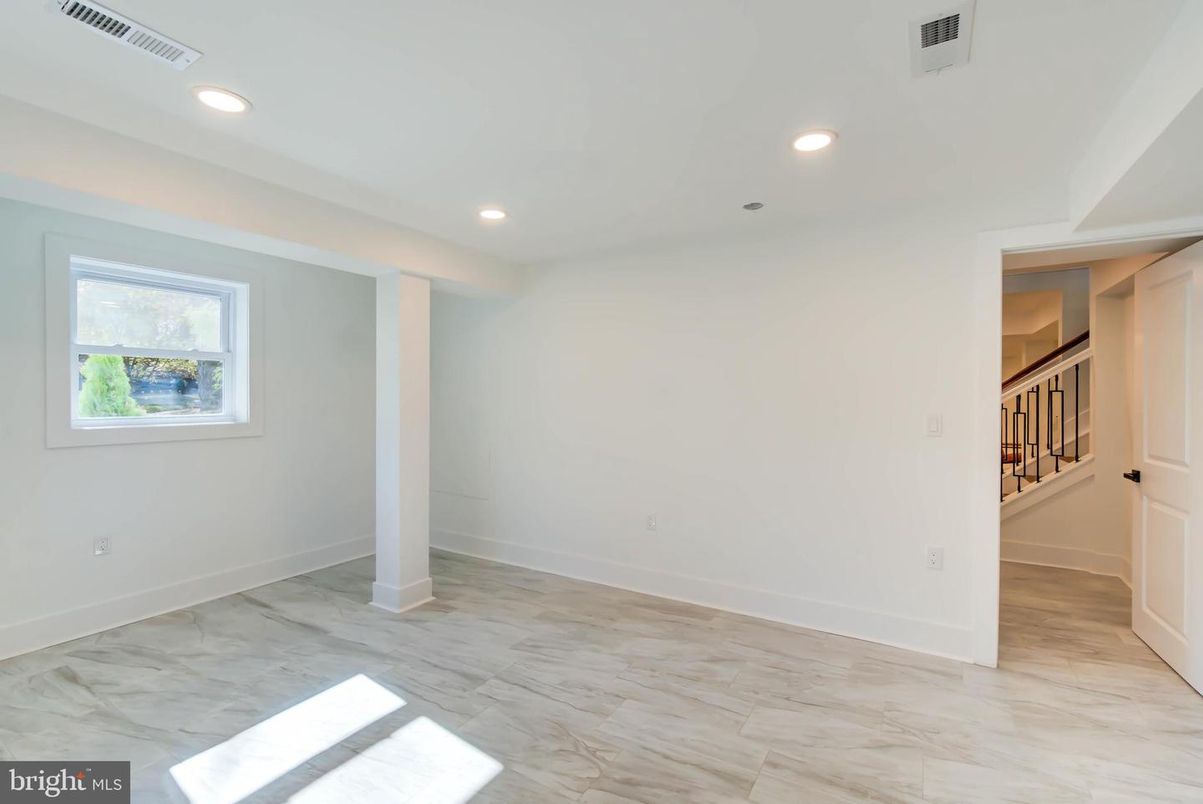 Empty room, Interior, Marble, Recessed Lighting