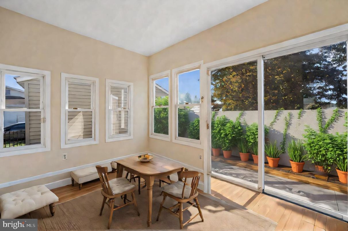 Dining room, Interior, Sun Room, Wood Texture Flooring