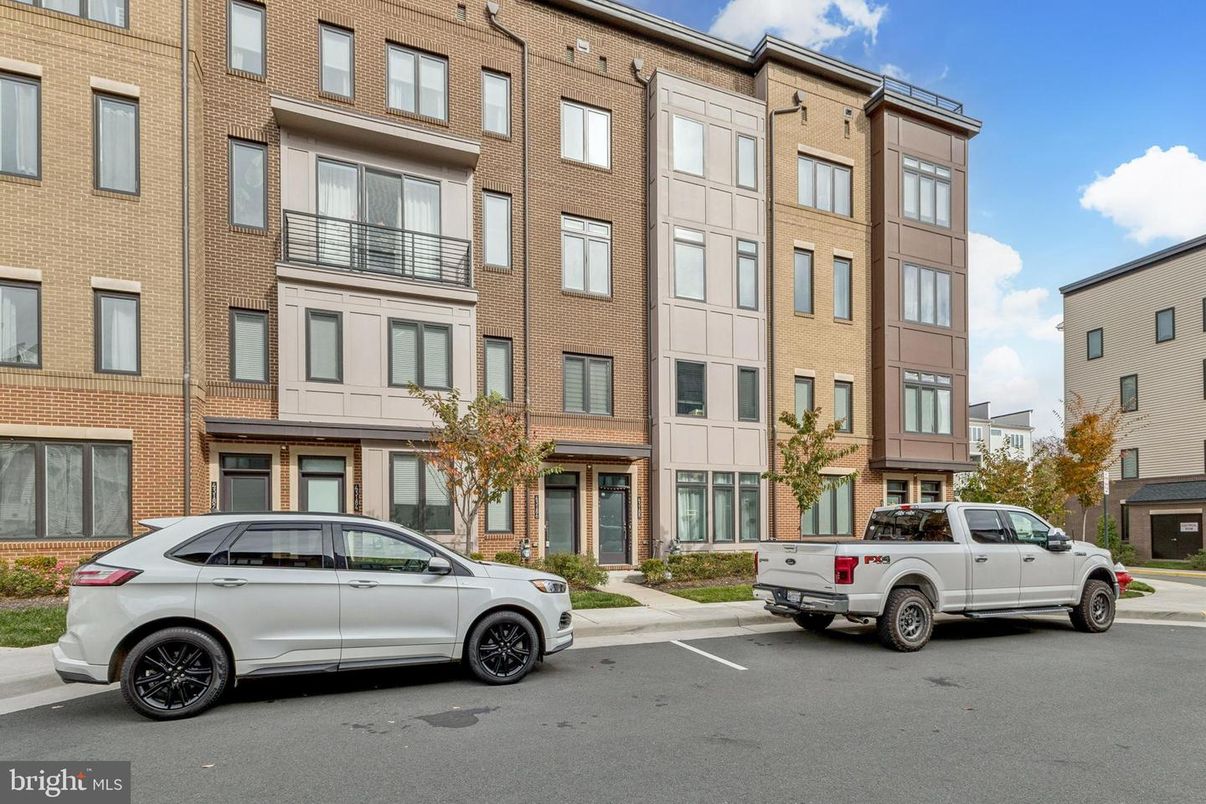 Exterior, Facade, Brick Facade, Rowhouse