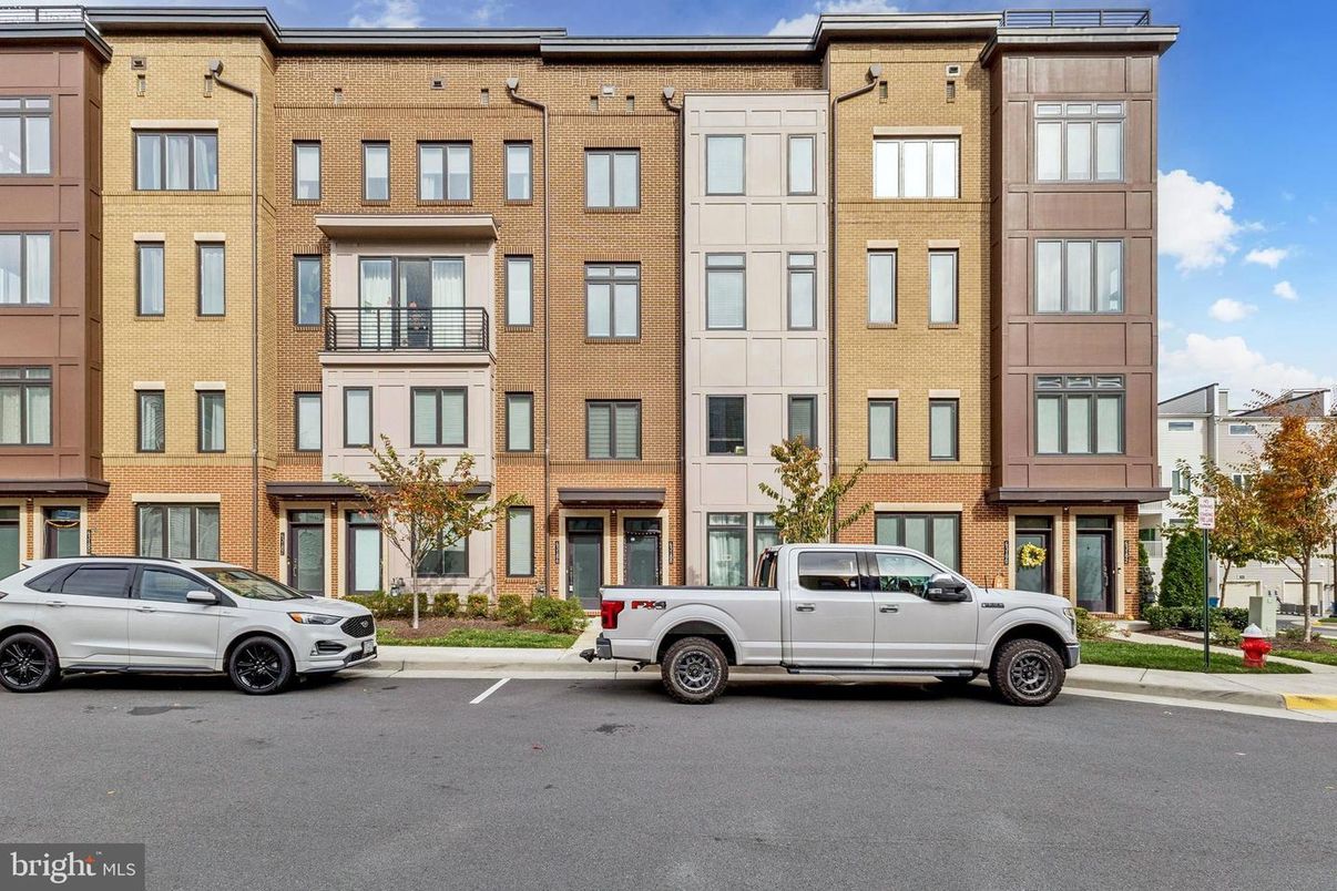 Exterior, Facade, Brick Facade, Rowhouse