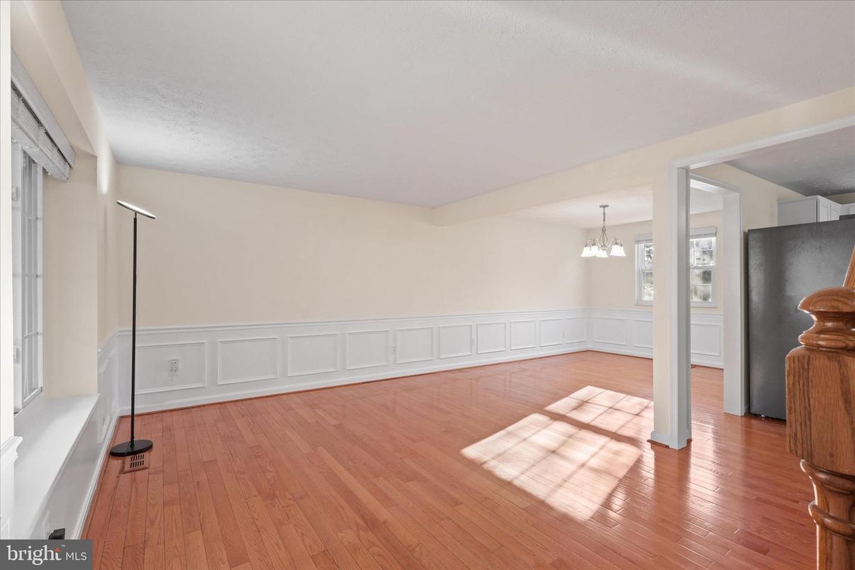Chandelier, Empty room, Interior, Wood Texture Flooring
