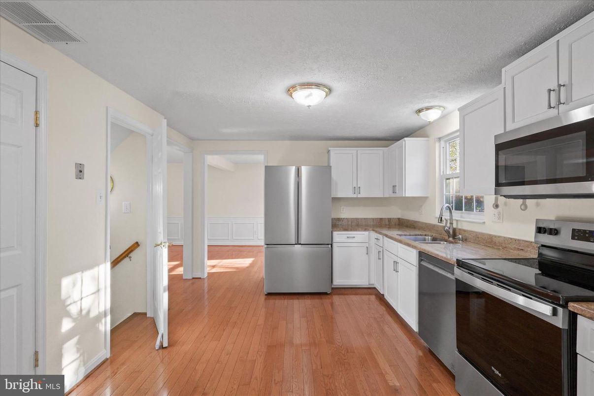 Interior, Kitchen, Stainless Steel Appliances, Wood Texture Flooring