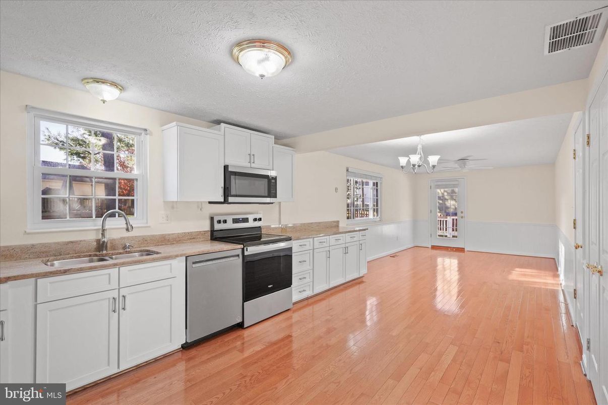Chandelier, Interior, Kitchen, Wood Texture Flooring