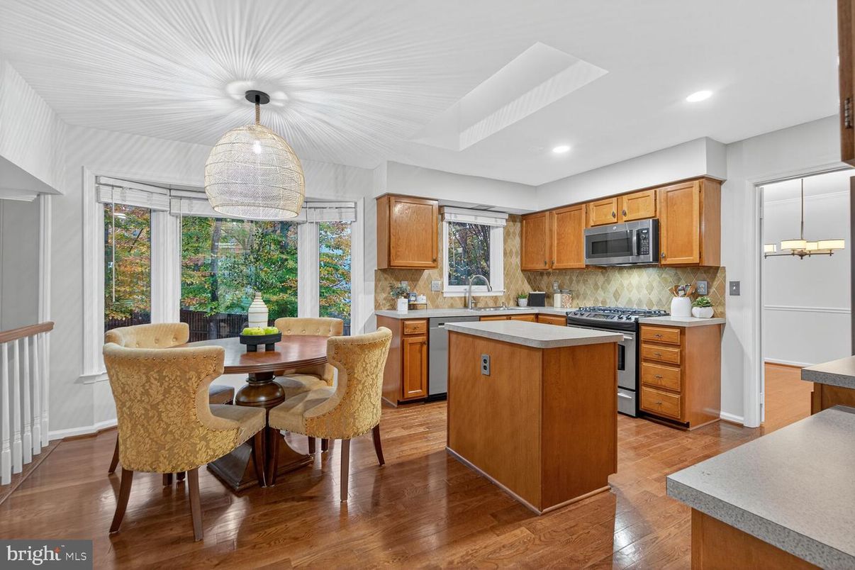 Dining room, Interior, Kitchen, Recessed Lighting, Wood Texture Flooring