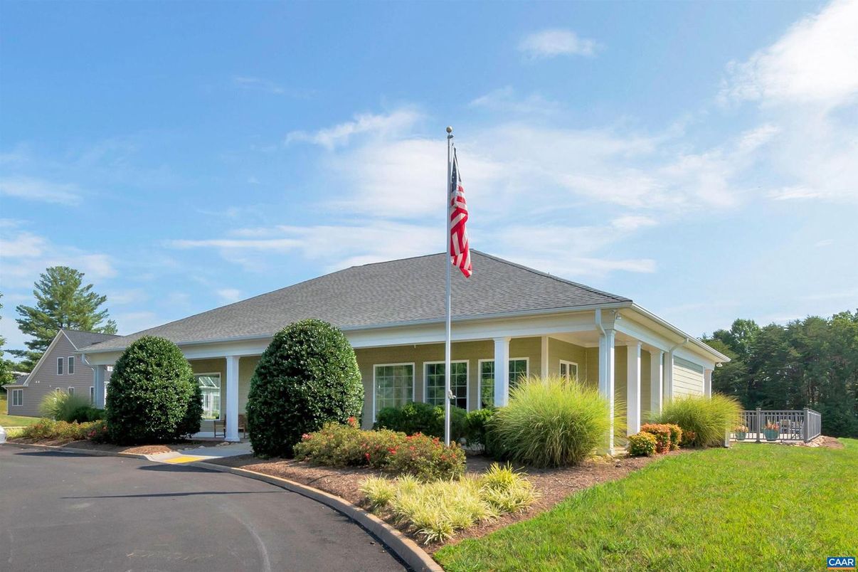 Exterior, Facade, Ranch