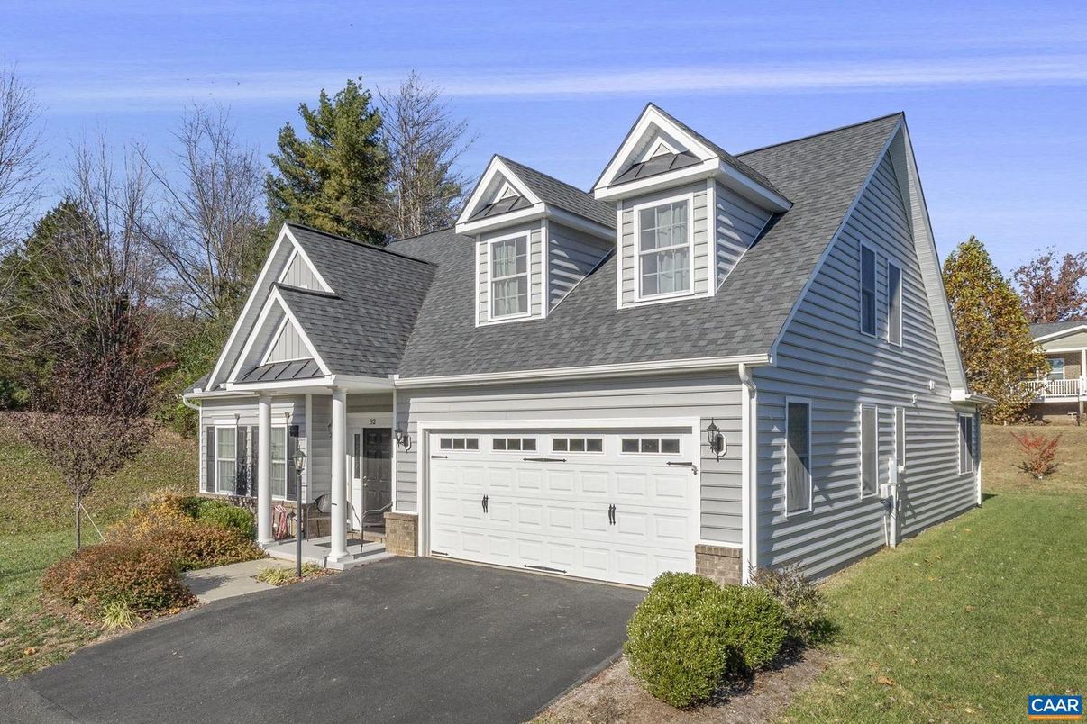 Attached, Exterior, Facade, Cape Cod