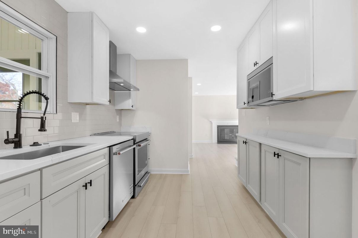 Interior, Kitchen, Recessed Lighting, Wood Texture Flooring