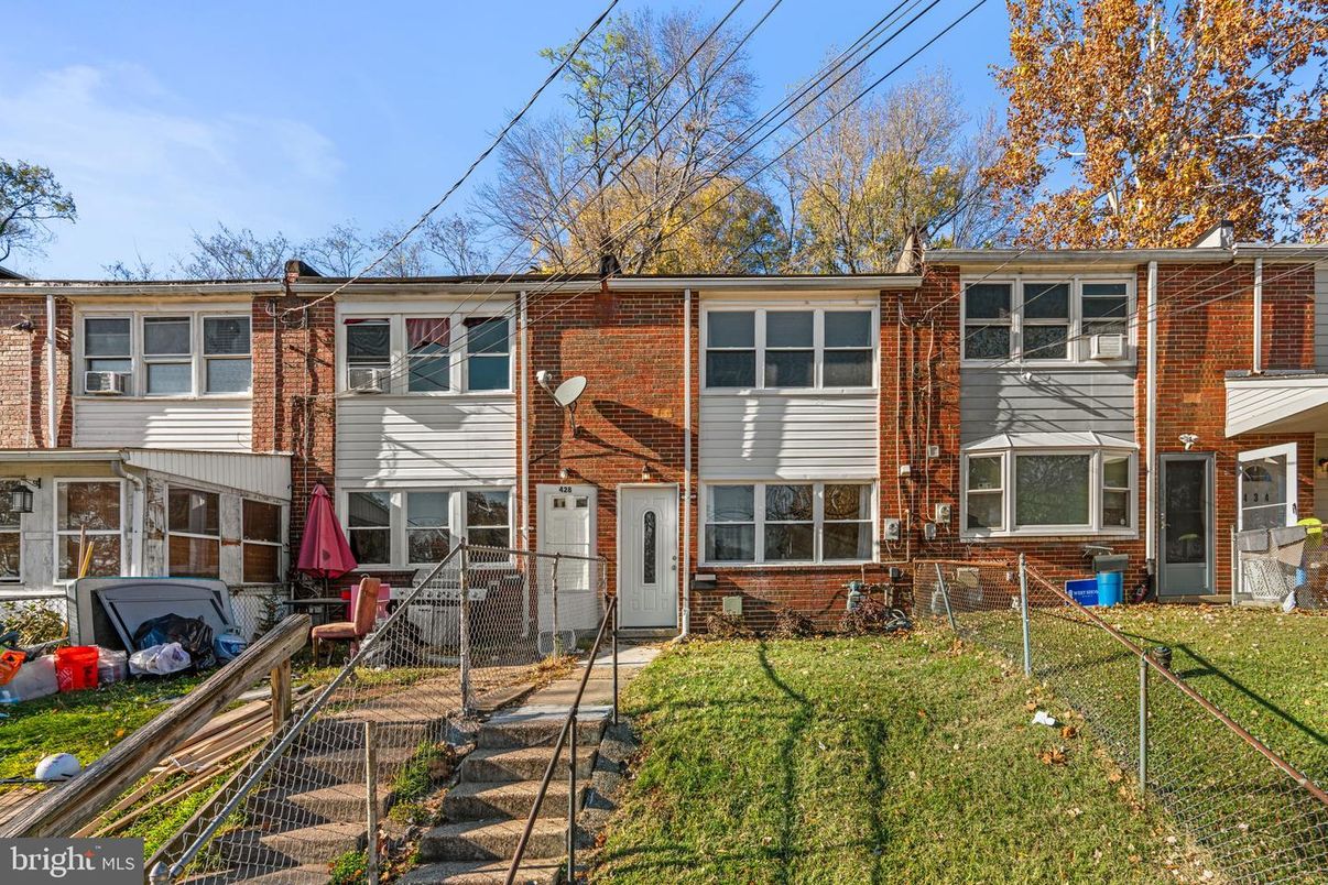 Exterior, Facade, Brick Facade, Rowhouse