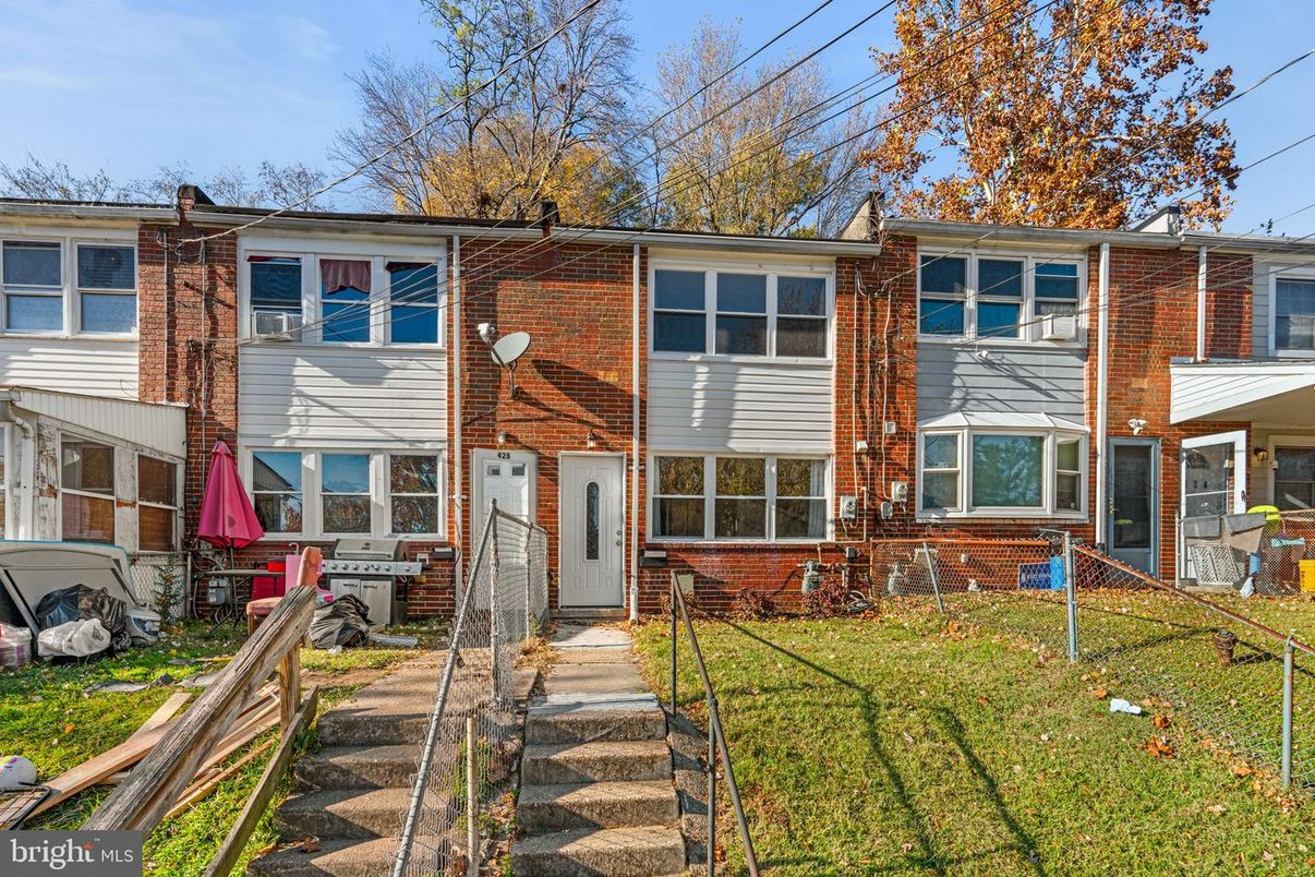 Exterior, Facade, Brick Facade, Rowhouse