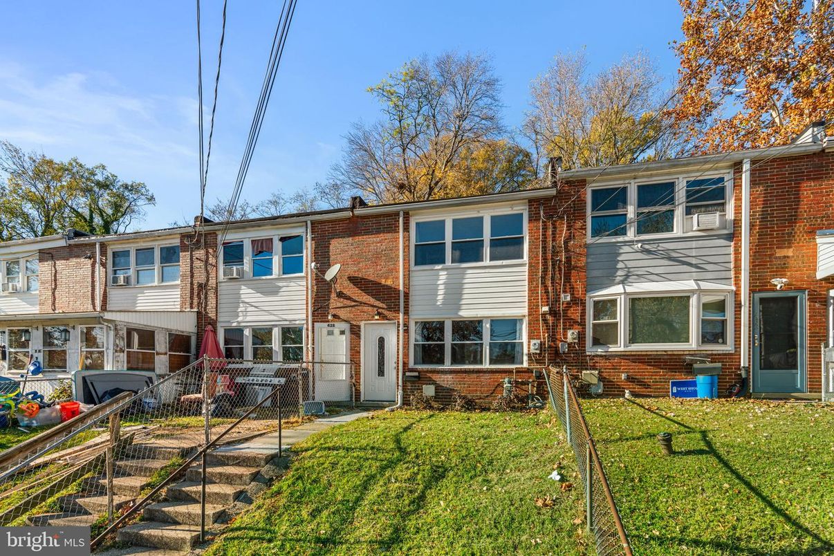 Exterior, Facade, Brick Facade, Rowhouse