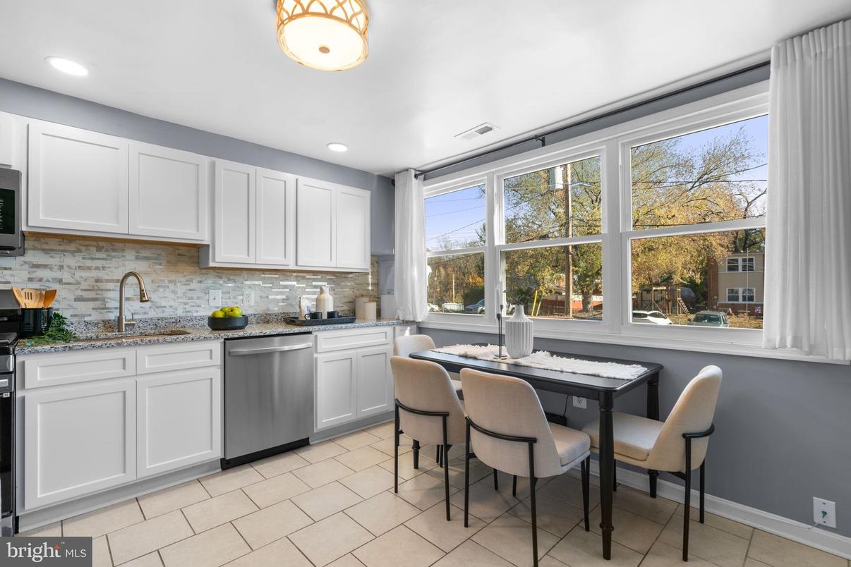 Dining room, Interior, Kitchen, Recessed Lighting