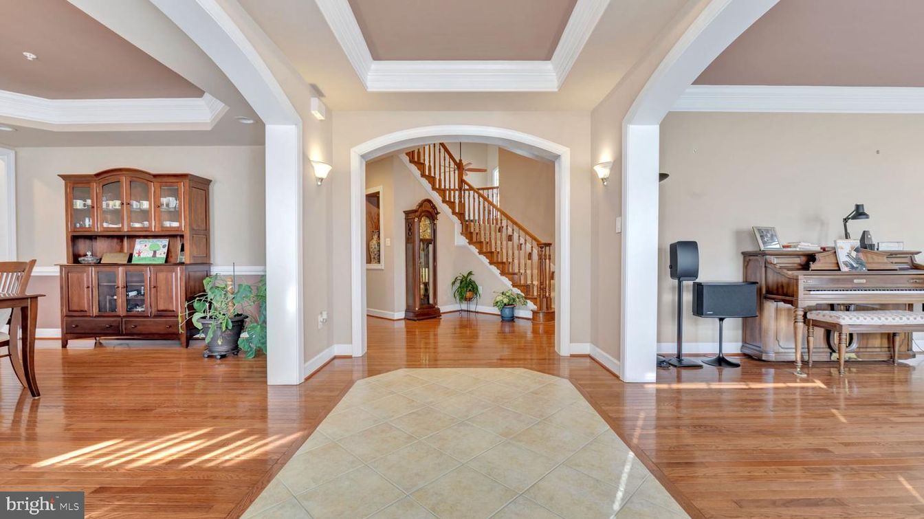 Interior, Piano, Recessed Lighting, Wood Texture Flooring
