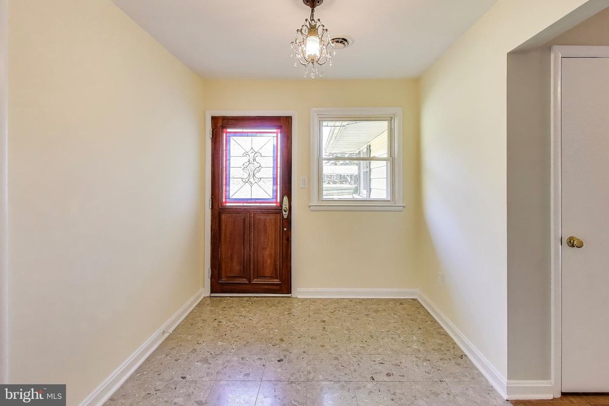 Chandelier, Interior