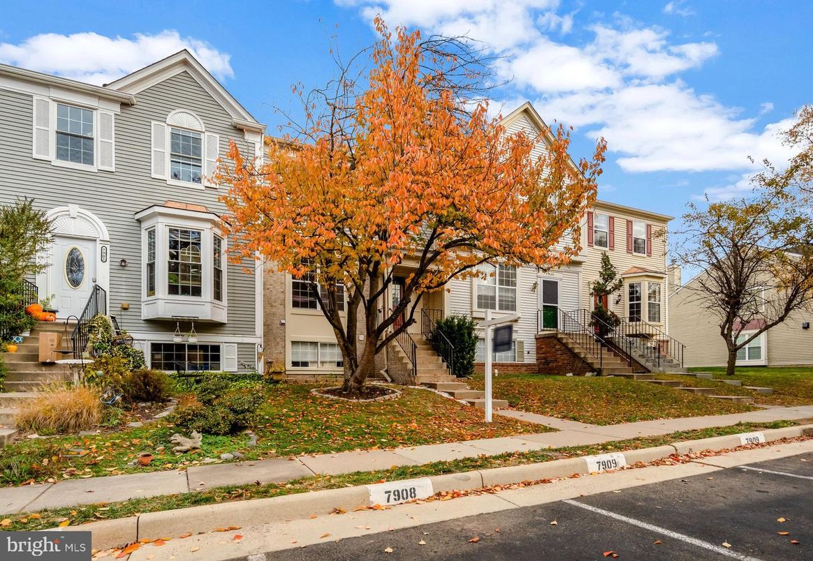 Exterior, Facade, Rowhouse