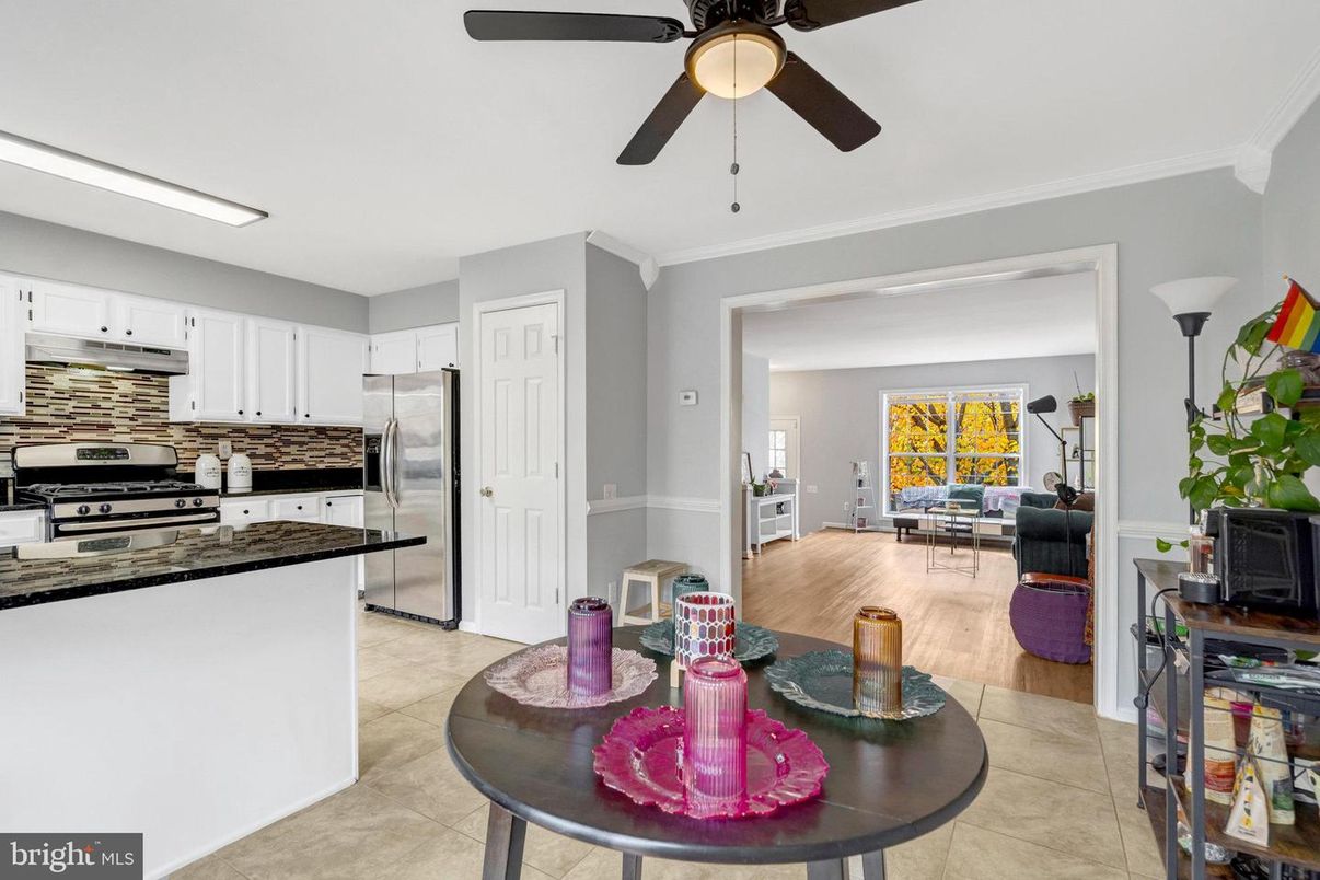 Dining room, Interior, Kitchen, Living room, Stainless Steel Appliances, Wood Texture Flooring