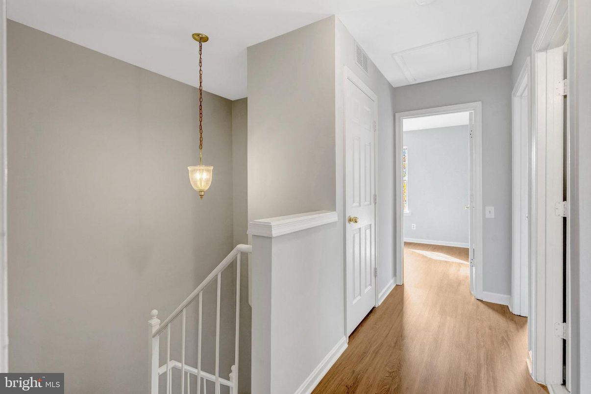 Interior, Pendant Lights, Wood Texture Flooring
