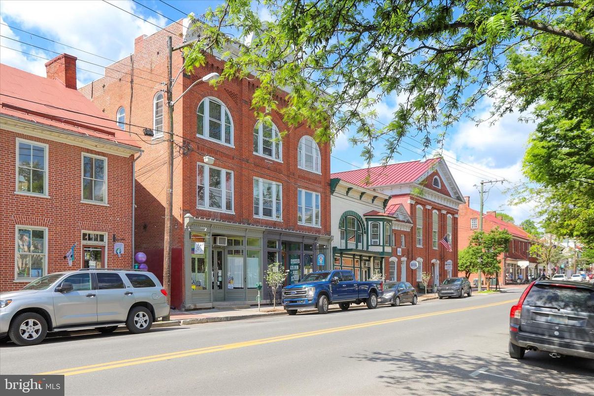 Exterior, Facade, Brick Facade, Rowhouse
