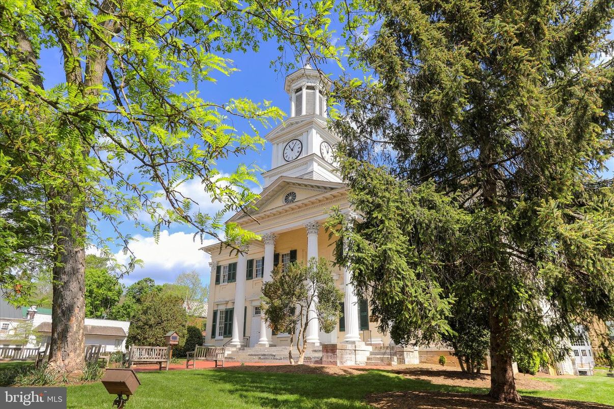 Exterior, Facade, Queen Anne Victorian
