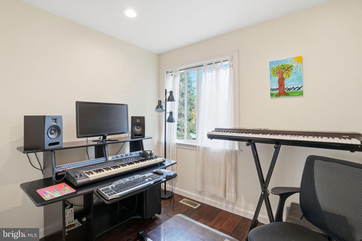 Home Office, Interior, Recessed Lighting, Wood Texture Flooring