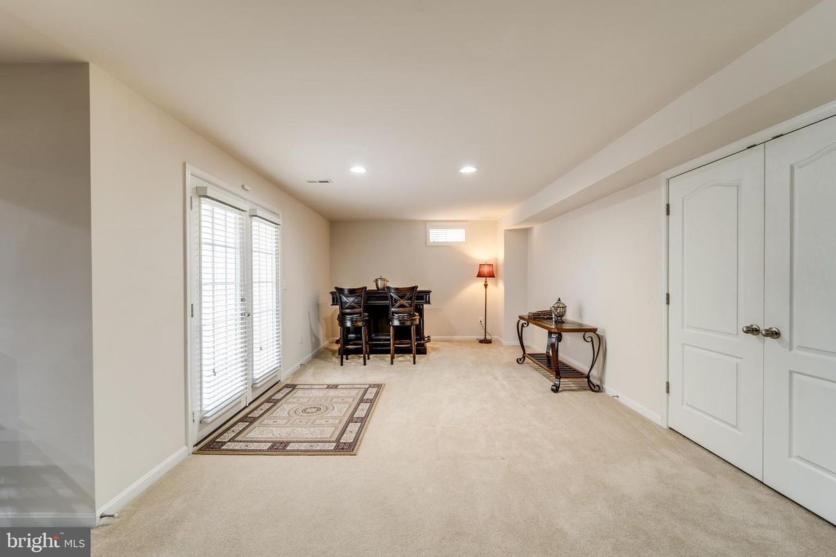 Dining room, Interior, Recessed Lighting