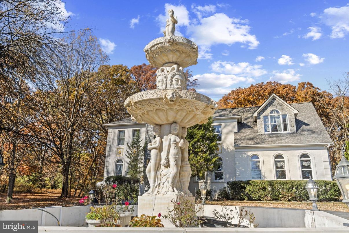 Exterior, Facade, French Provincial