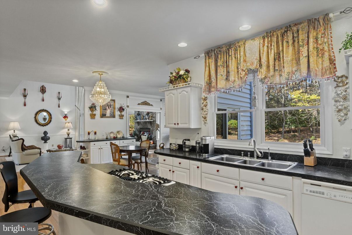 Chandelier, Dining room, Interior, Kitchen, Recessed Lighting