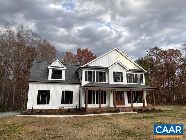 Exterior, Facade, Farmhouse