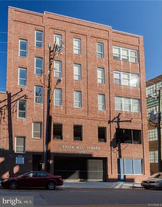 Exterior, Facade, Brick Facade, Rowhouse