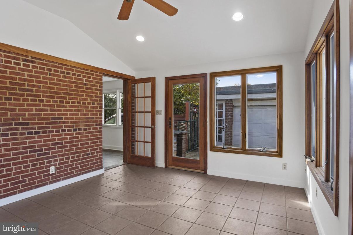 Empty room, Interior, Recessed Lighting, Stone Walls