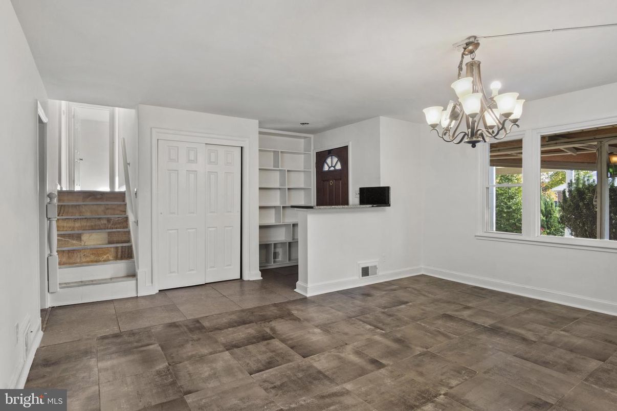 Chandelier, Empty room, Interior