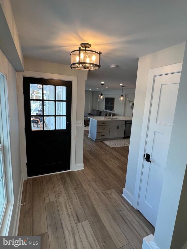 Interior, Kitchen, Pendant Lights, Wood Texture Flooring