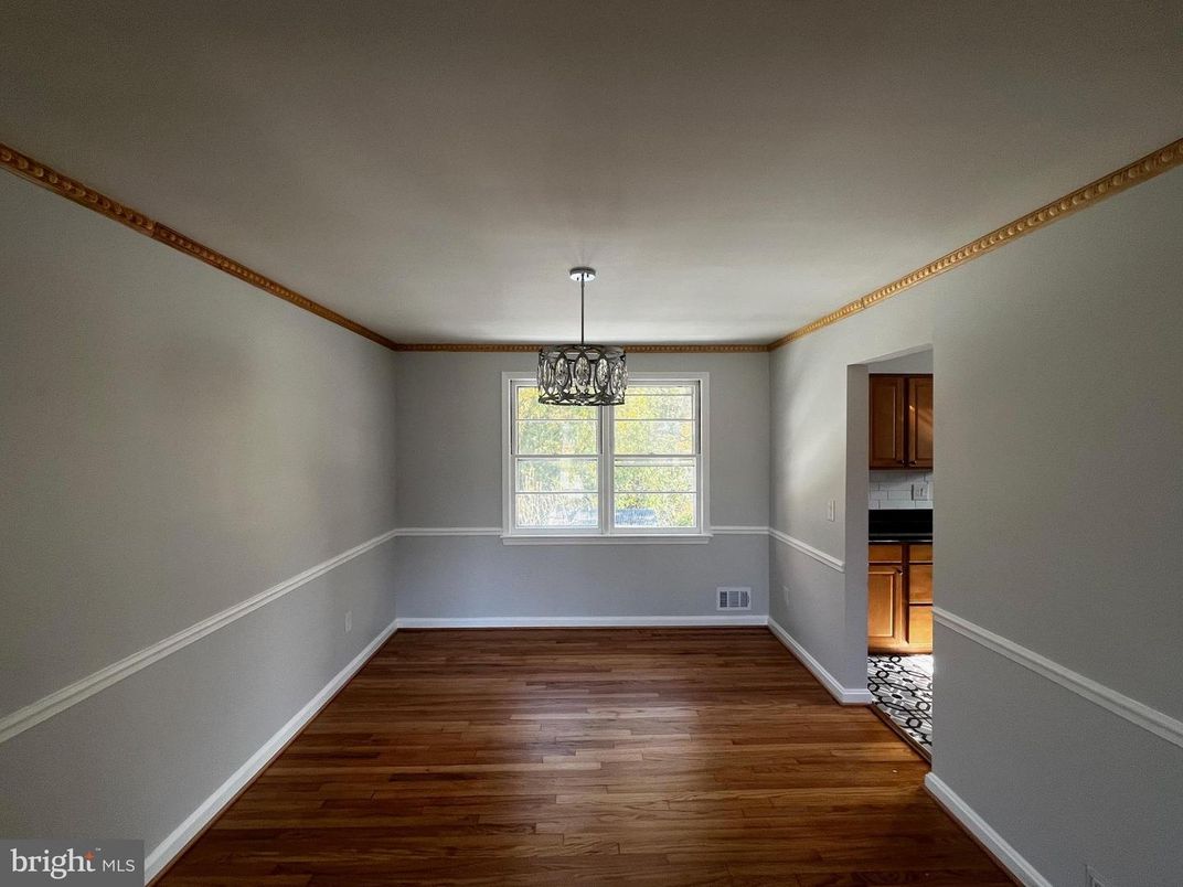 Empty room, Interior, Pendant Lights, Wood Texture Flooring